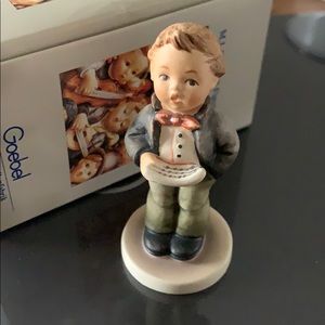 Goebel figurine “Soloist” #407